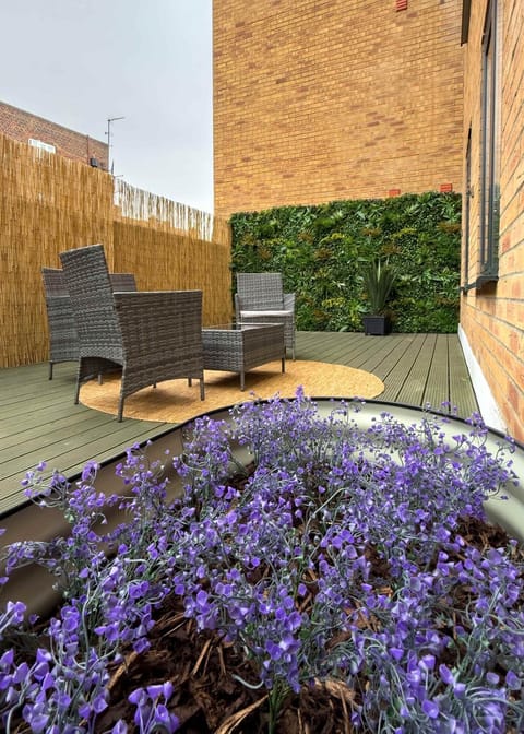 Patio, Day, Seating area