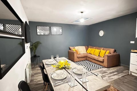 Oak Suite - 2 Bed - Sleeps 4 - Central Blackpool Apartment in Blackpool