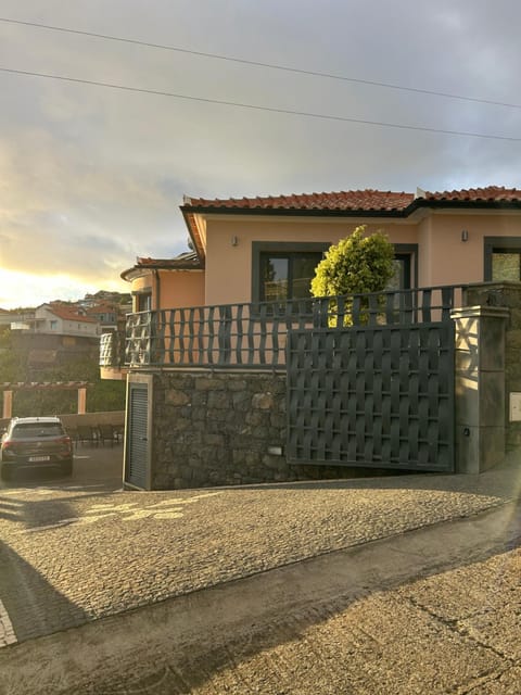 Sunset, Parking