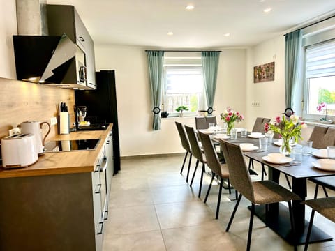 Kitchen or kitchenette, Dining area, dishwasher, toaster