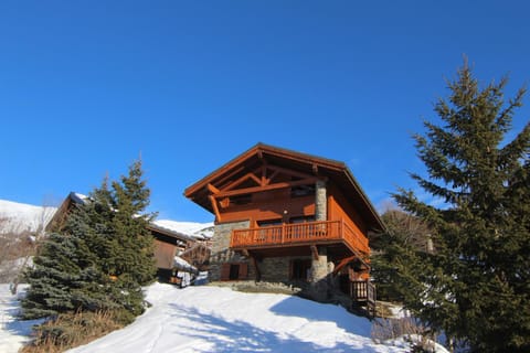 Property building, Day, Natural landscape, Winter, Mountain view