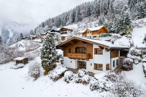Chalet Crown of the Alps by we rent Chalet in Zell am See