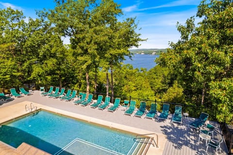 Lakeside Hideaway Pink Room House in Lake of the Ozarks