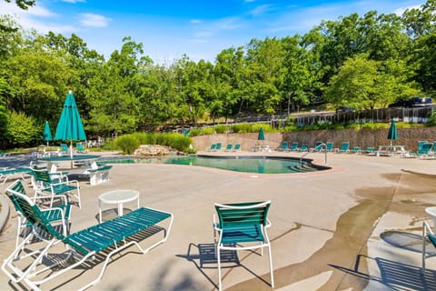 Lakeside Hideaway Pink Room House in Lake of the Ozarks