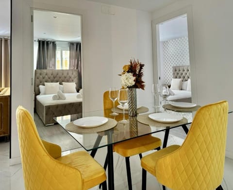 Seating area, Dining area