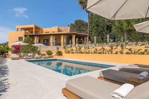 View (from property/room), Pool view, Swimming pool, sunbed