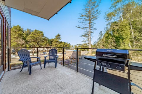 Serenity at Deerhaven #A & #B Apartment in Gold Beach