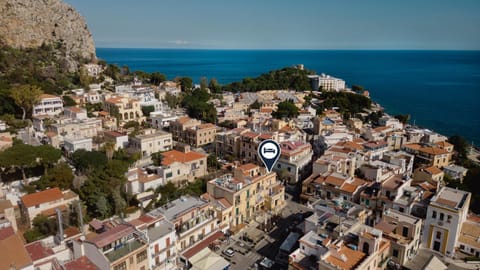 Bird's eye view, Landmark view