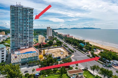 Property building, Neighbourhood, Bird's eye view, Beach, Swimming pool