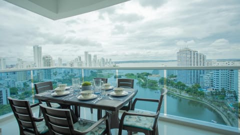 Balcony/Terrace, Dining area, Pool view