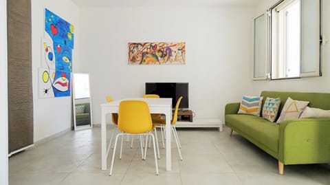 TV and multimedia, Living room, Dining area