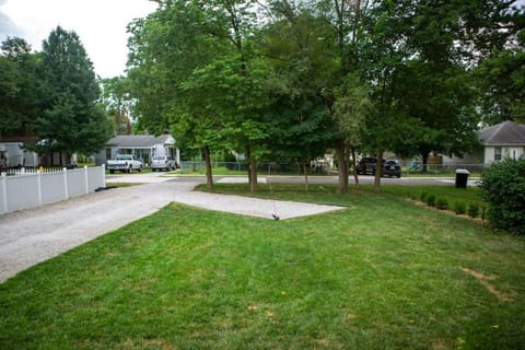 Neighbourhood, Natural landscape, Street view