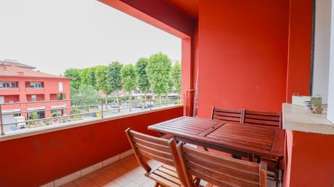 View (from property/room), Balcony/Terrace, Dining area