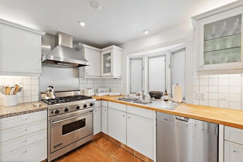 Luxurious Seaside Escape-85 Steps to the Beach-Panoramic Ocean Views House in Laguna Beach