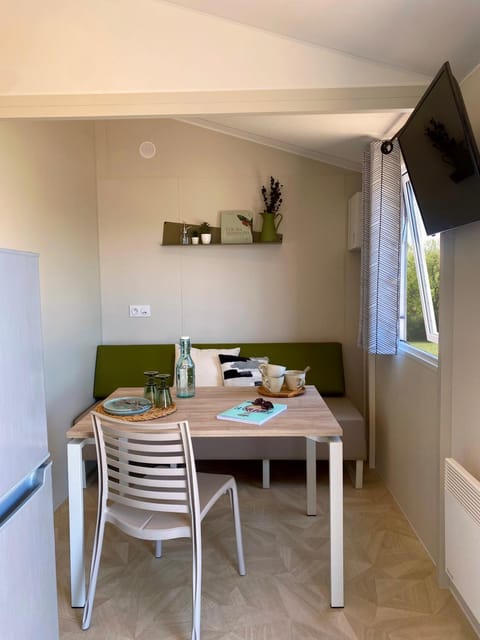 Camping Le Solitaire du Lac Campground/
RV Resort in Sévrier