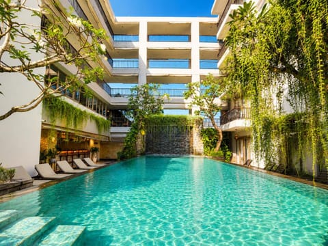 Swimming pool