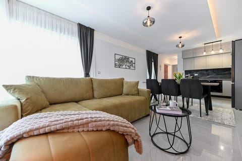 Kitchen or kitchenette, Living room, Seating area, Dining area