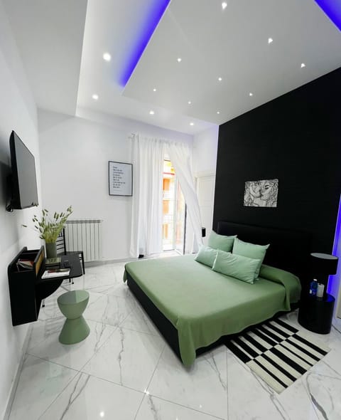 Bed, TV and multimedia, Photo of the whole room, Evening entertainment, Bedroom