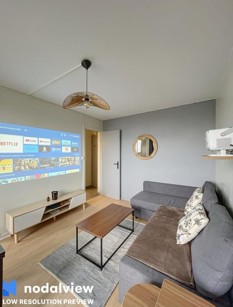 Communal lounge/ TV room, TV and multimedia, Living room