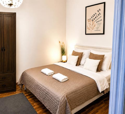 Bedroom, towels, wardrobe