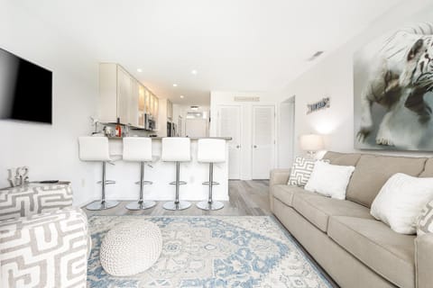 Gorgeous 2 Bedroom Lake View Condo 2780 House in Michigan