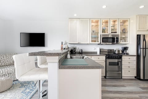 Gorgeous 2 Bedroom Lake View Condo 2780 House in Michigan