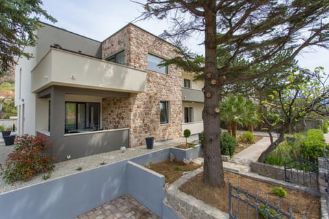 Facade/entrance, Garden