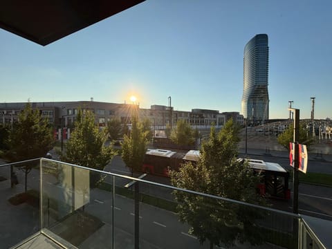 Property building, View (from property/room), Dining area, City view, Garden view