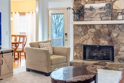 Bright & Airy Home Near Cartersville Attractions House in Cartersville