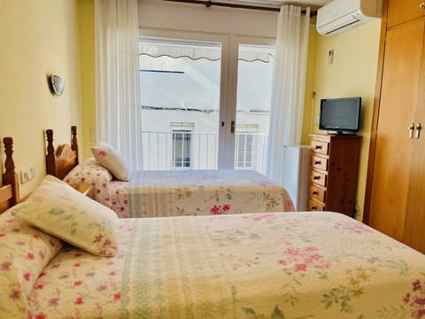 TV and multimedia, Balcony/Terrace, air conditioner