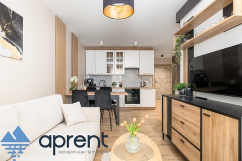 TV and multimedia, Kitchen or kitchenette, Living room, Seating area, Dining area