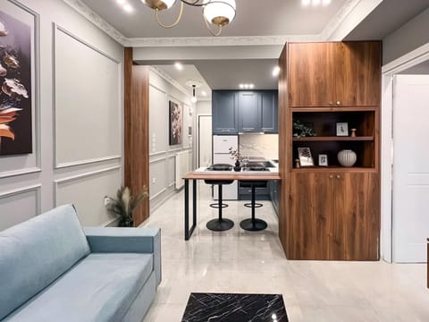 Kitchen or kitchenette, Seating area
