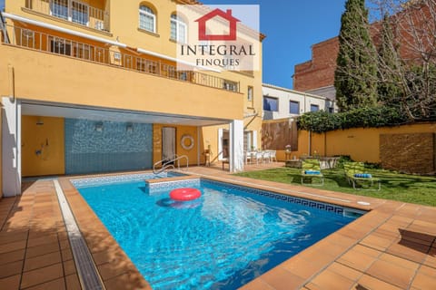 Shower, Summer, Garden, Swimming pool