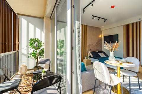 Balcony/Terrace, Living room, Seating area, Dining area