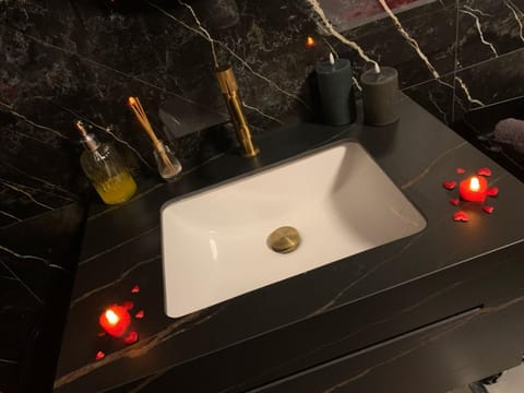 La home Gold Jacuzzi Apartment in Wallonia, Belgium