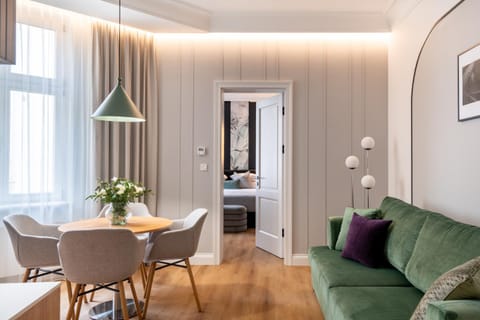 Photo of the whole room, Seating area