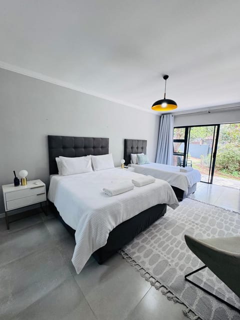 Bed, towels