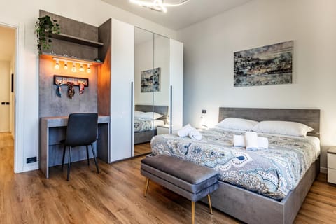 Silk & Sunset - City and Lake View with parking House in Como