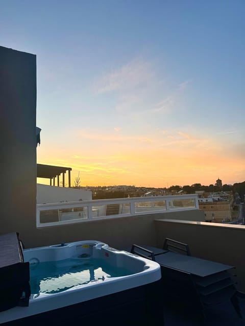Hot Tub, View (from property/room), Balcony/Terrace, Pool view, Swimming pool, Sunset, sunbed