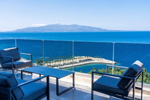 Natural landscape, View (from property/room), Balcony/Terrace, Seating area, Sea view