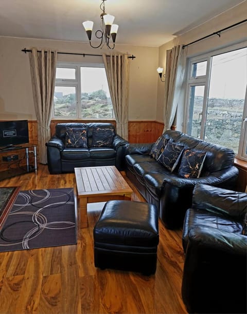 Communal lounge/ TV room, TV and multimedia, Living room, Seating area