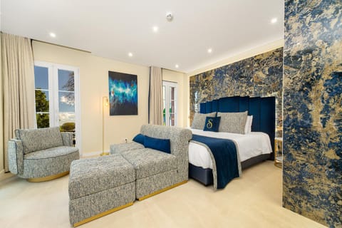 Bed, Living room, Seating area, Bedroom