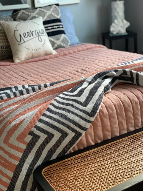 Two Cozy Homes Near GWCC & Mercedes Benz - Sleeps 15 House in Atlanta