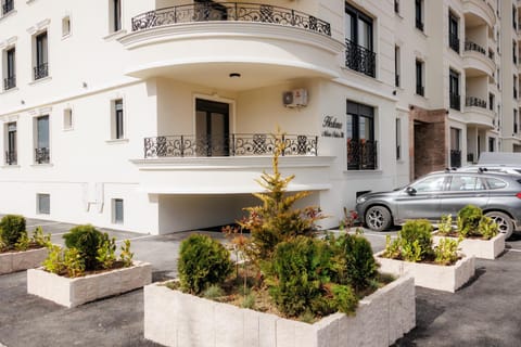 Property building, Parking