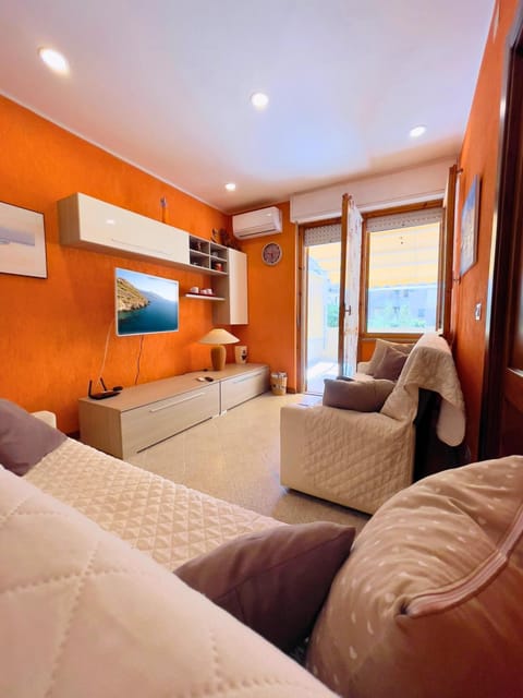 TV and multimedia, Living room, Seating area, air conditioner