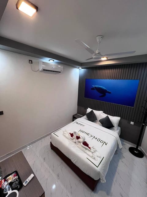 Bathroom, Balcony/Terrace, Beach, Breakfast