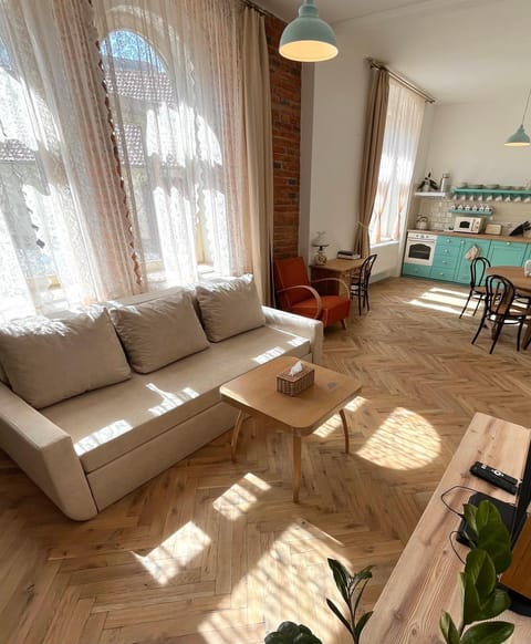 Kitchen or kitchenette, Living room, Seating area, Dining area