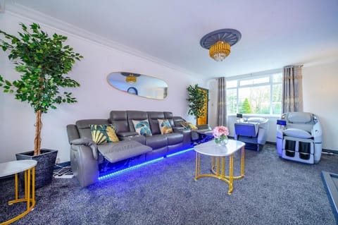 TV and multimedia, Living room, Seating area