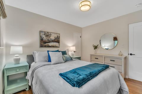 Serene Suburban Oasis 2 Saunas, Office, Parking House in Ann Arbor