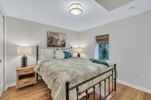 Serene Suburban Oasis 2 Saunas, Office, Parking House in Ann Arbor